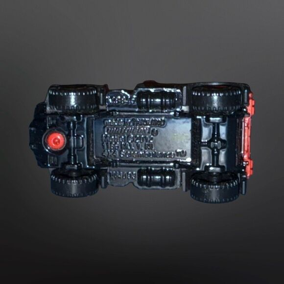 Matchbox 4x4 Scrambulance Red 1:64 Scale Diecast Rescue Vehicle - Picture 8 of 8